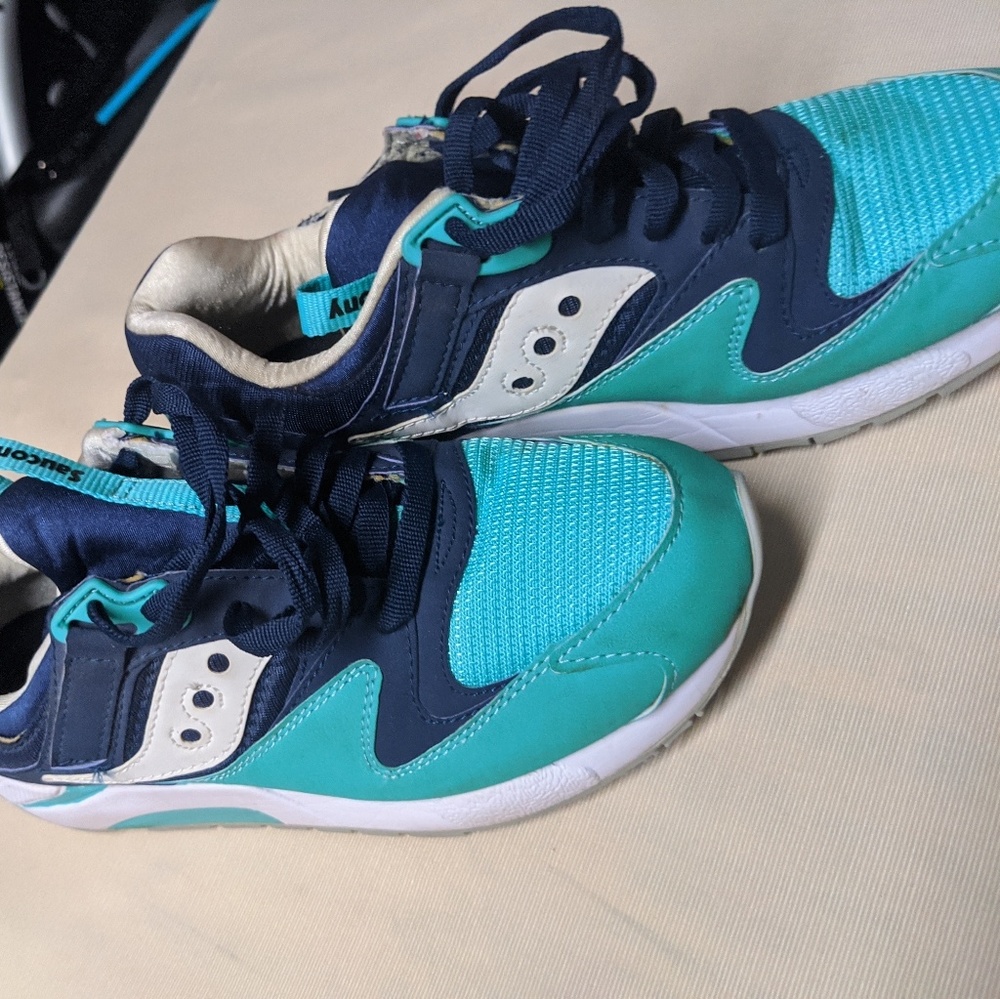 Shoes. Saucony. Grio